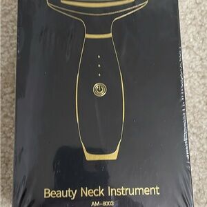 Beauty Neck Instrument in Black and Gold